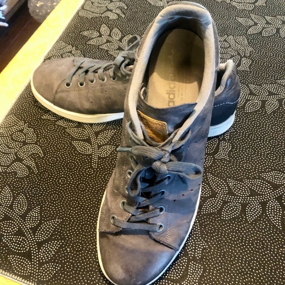 Adidas Stan smith gray leather shoe, size 10.5 worn. - Picture 2 of 7